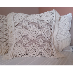 Coussin en macramé